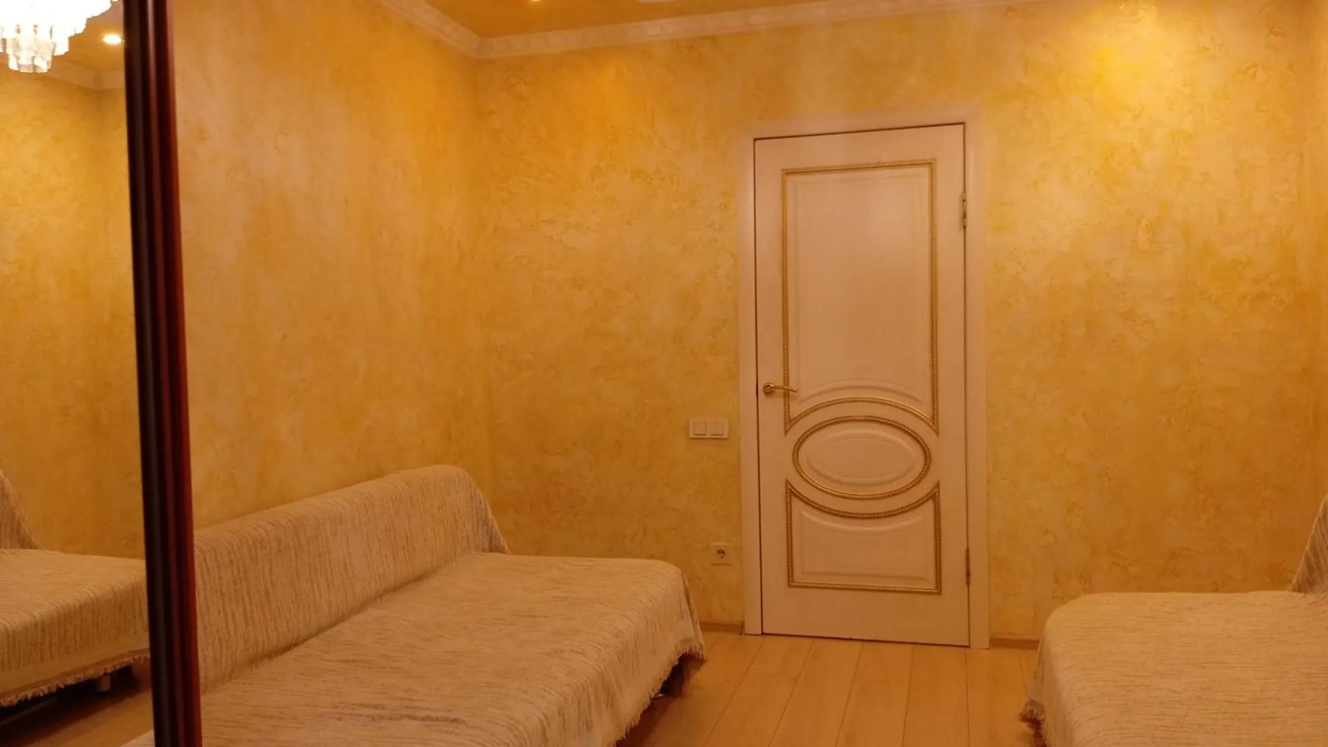 Apartment Квартира Трёхкомнатная Almaty