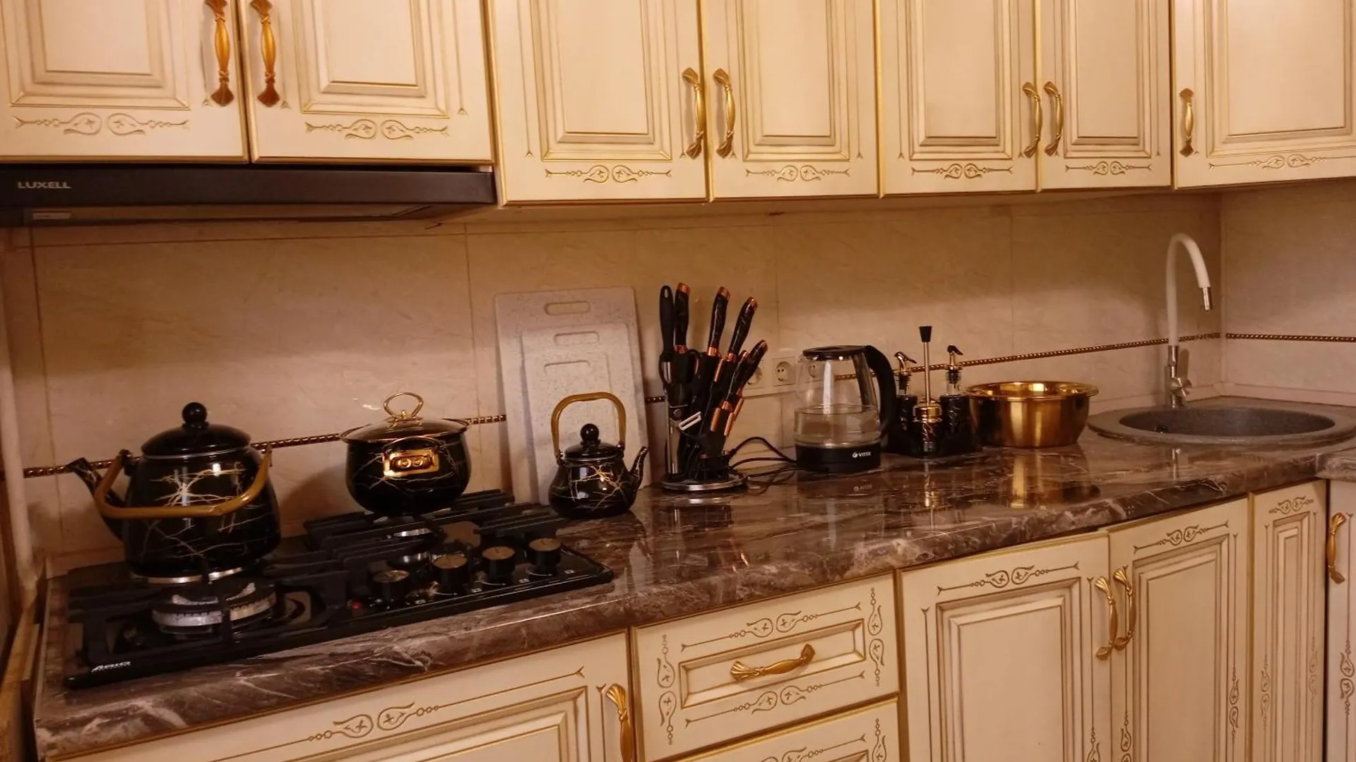 Apartment Квартира Трёхкомнатная Almaty