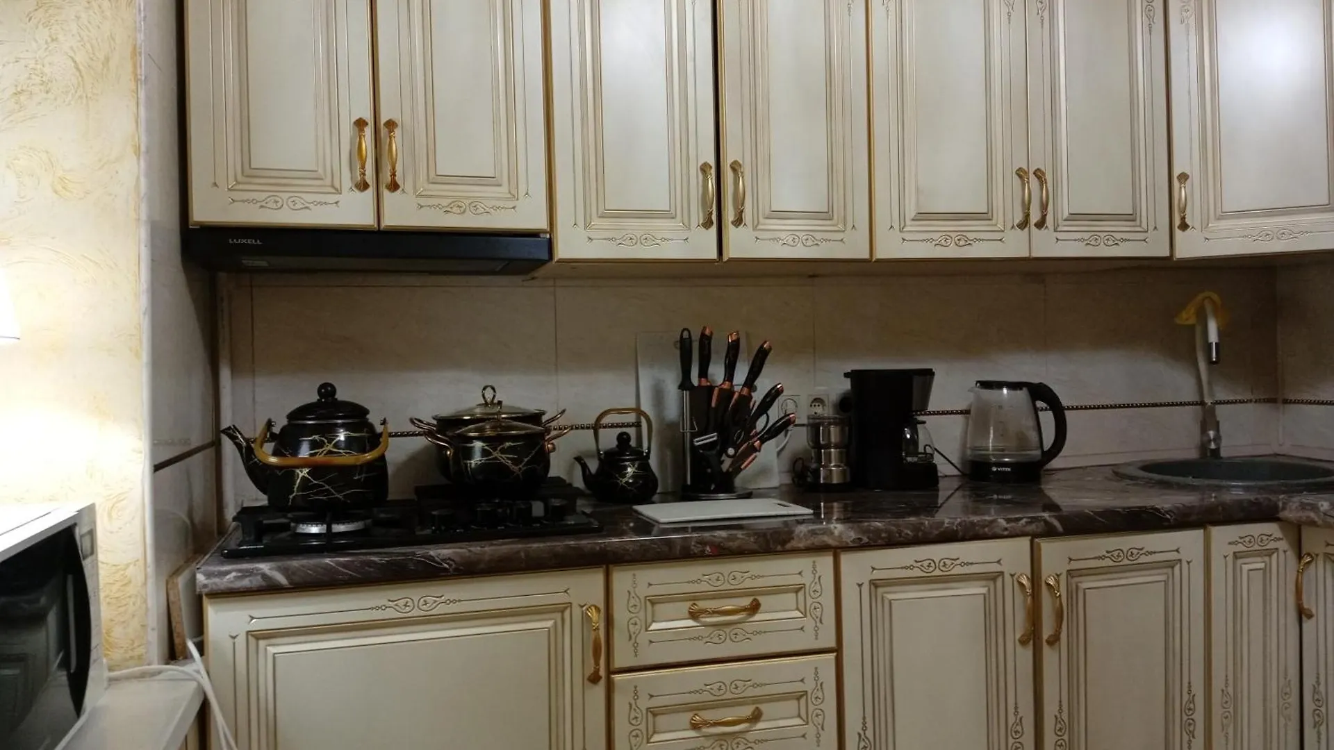Apartment Квартира Трёхкомнатная Almaty