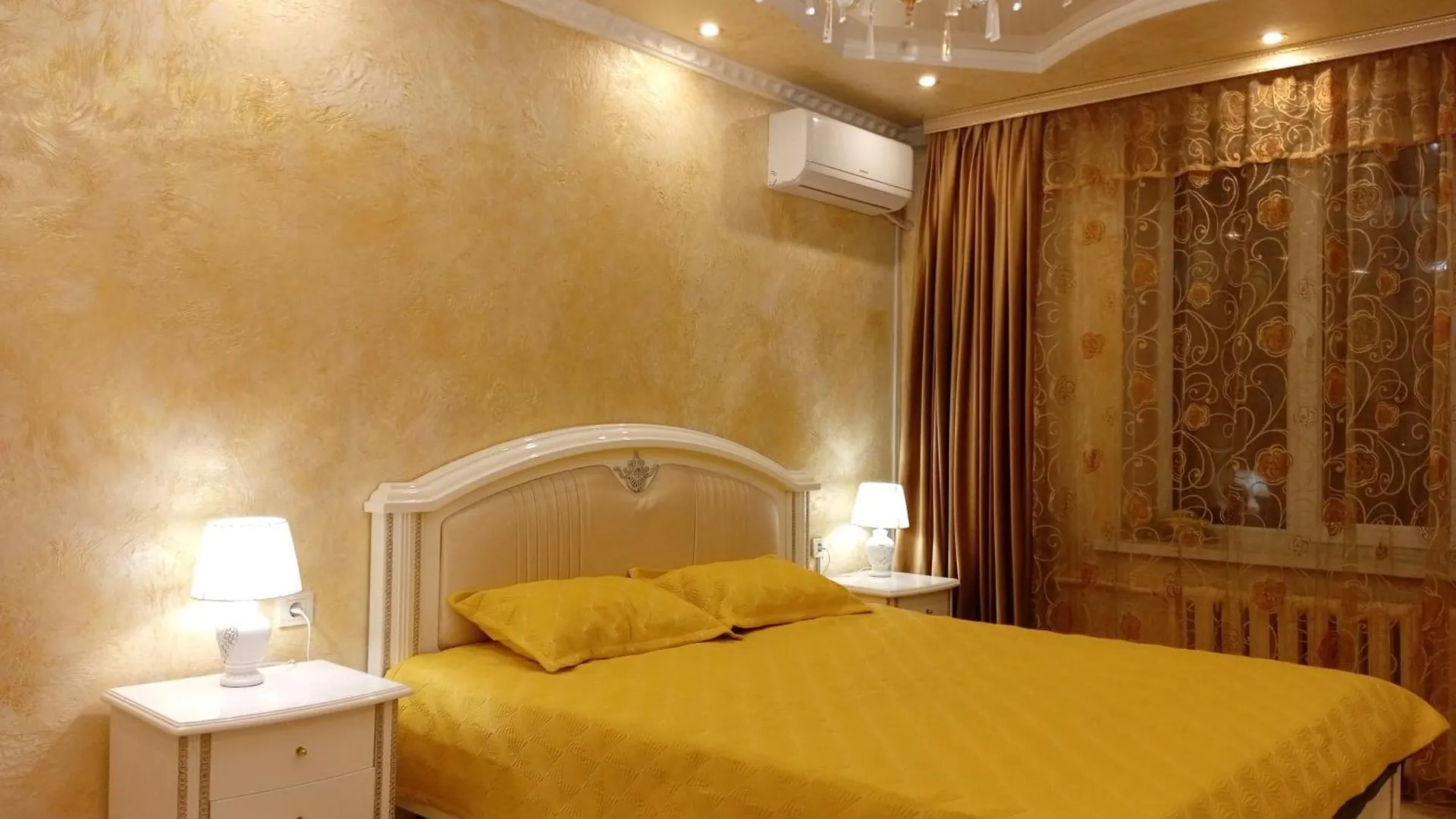 Квартира Трёхкомнатная Almaty 0*,