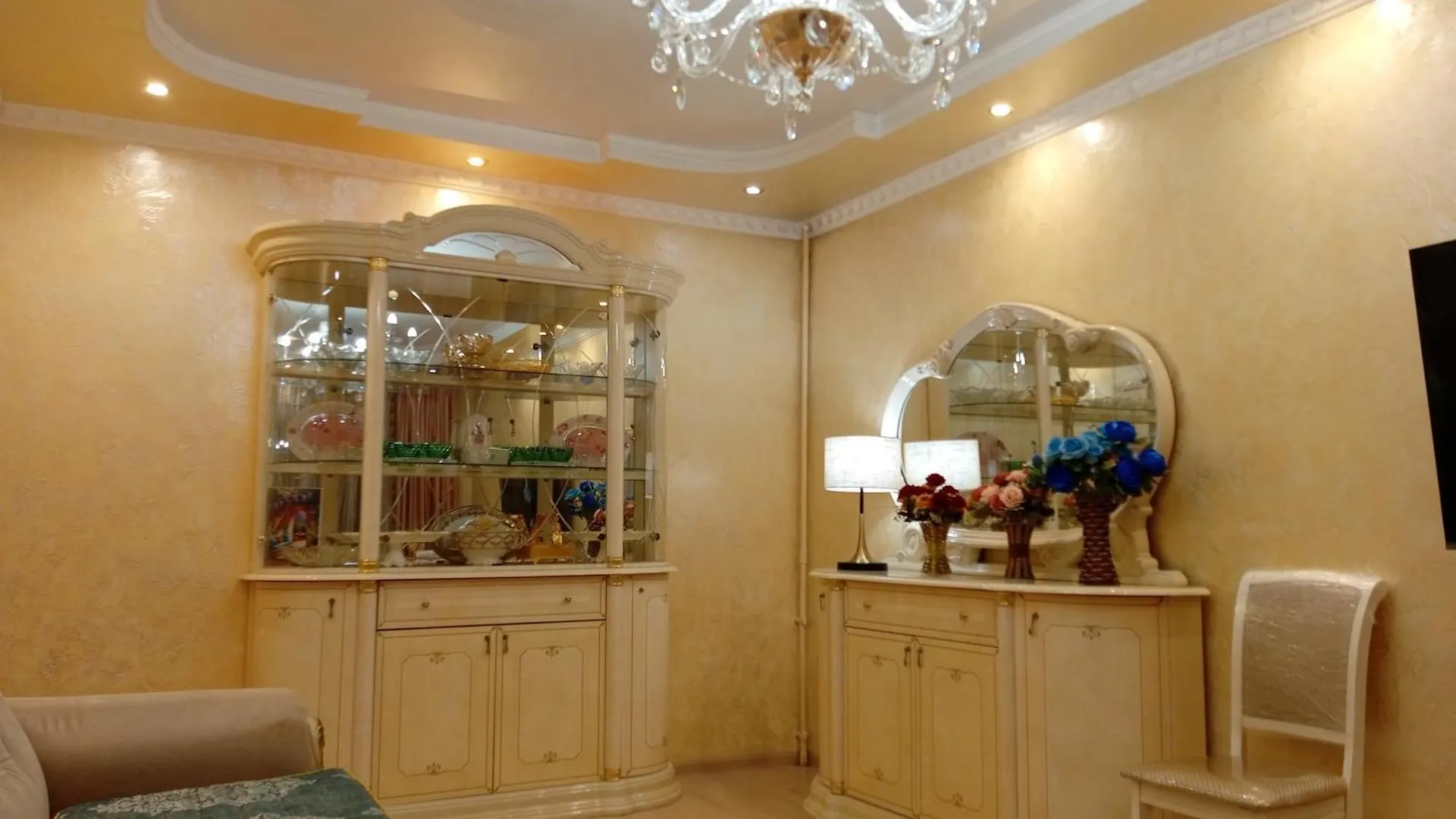 Квартира Трёхкомнатная Almaty Apartment
