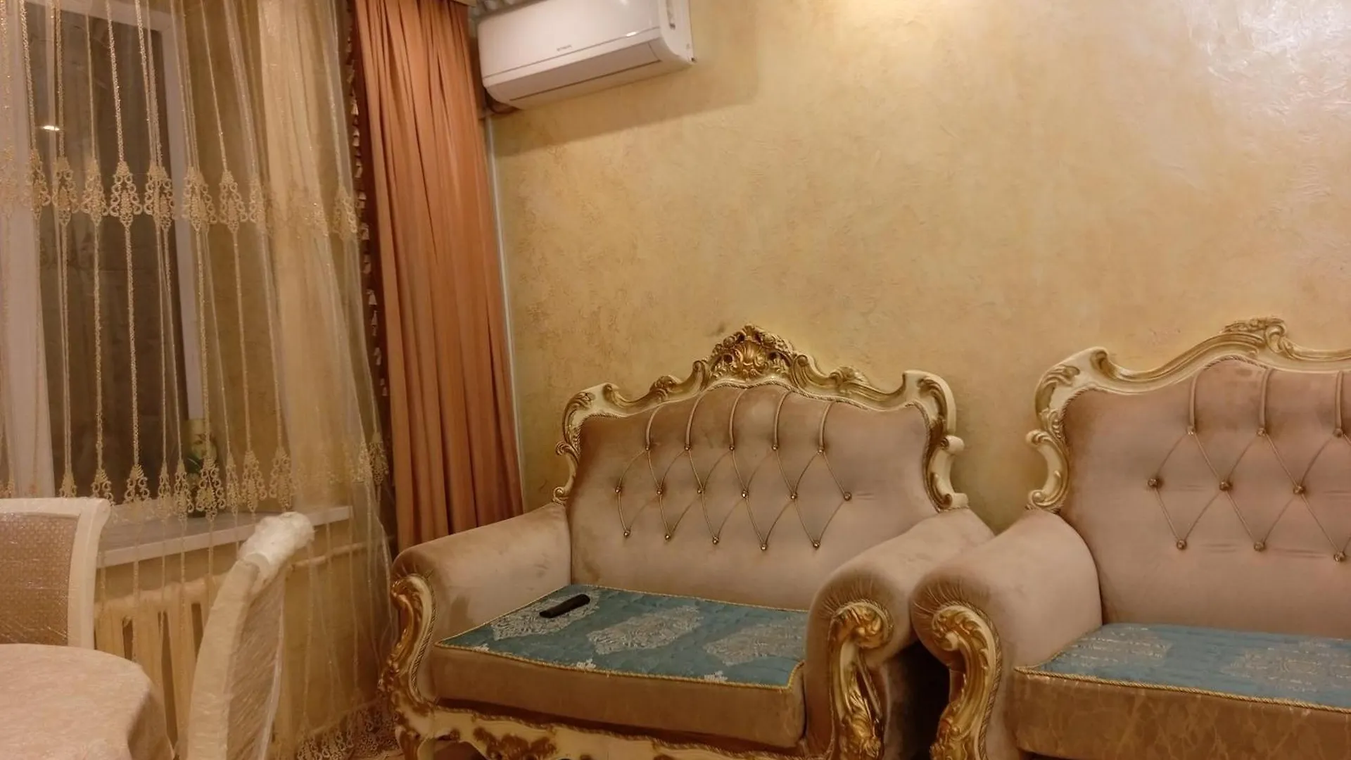 Apartment Квартира Трёхкомнатная Almaty
