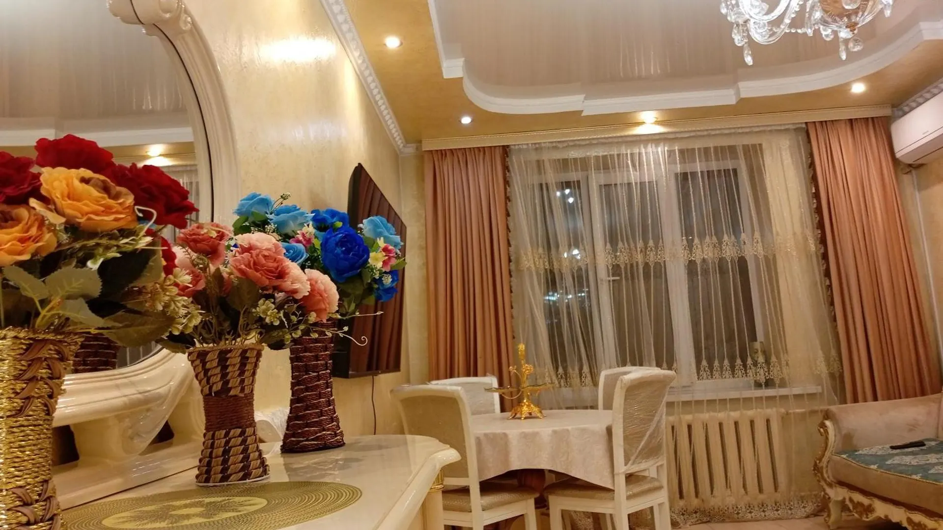 Квартира Трёхкомнатная Almaty 0*,